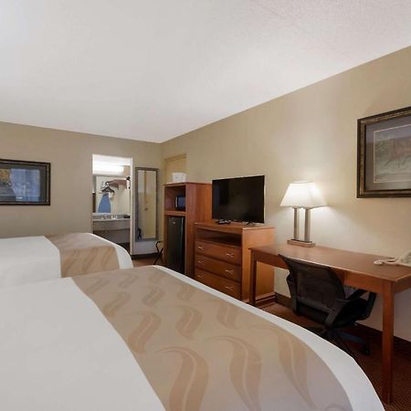 Quality Inn Чикаша Екстериор снимка