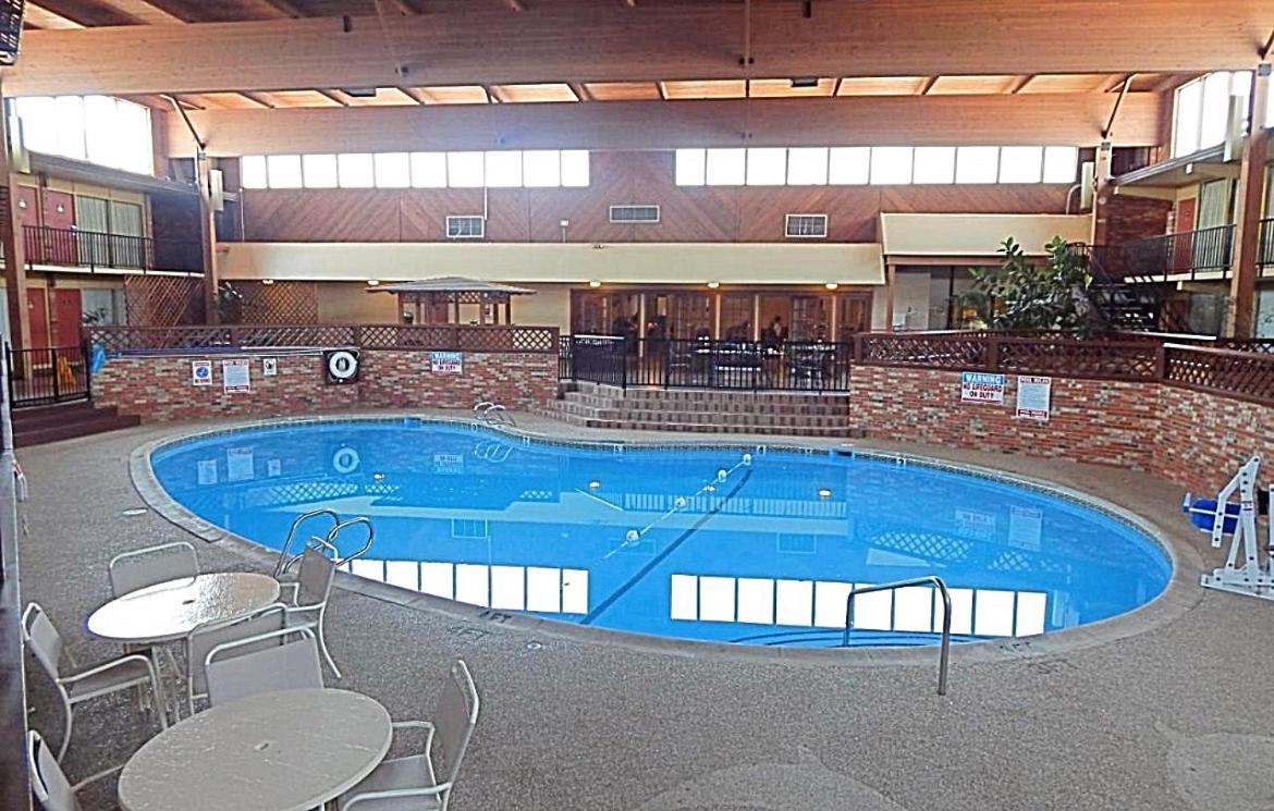 Quality Inn Чикаша Екстериор снимка