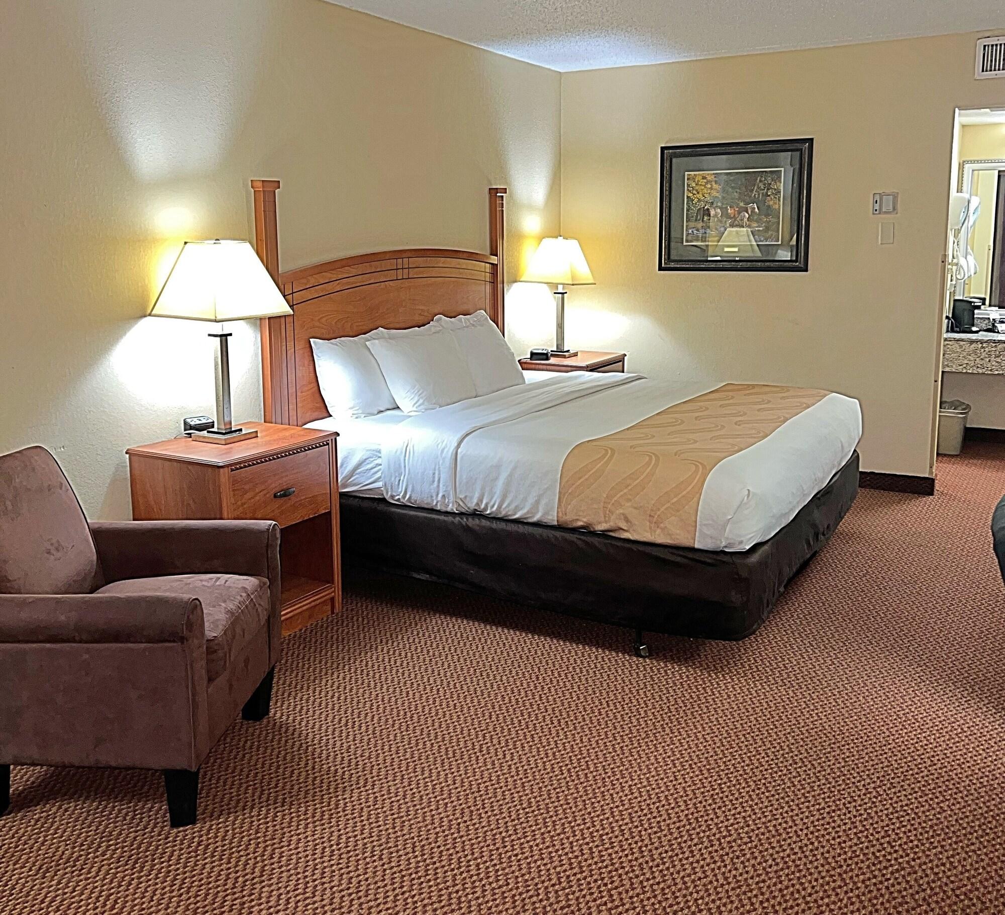 Quality Inn Чикаша Екстериор снимка