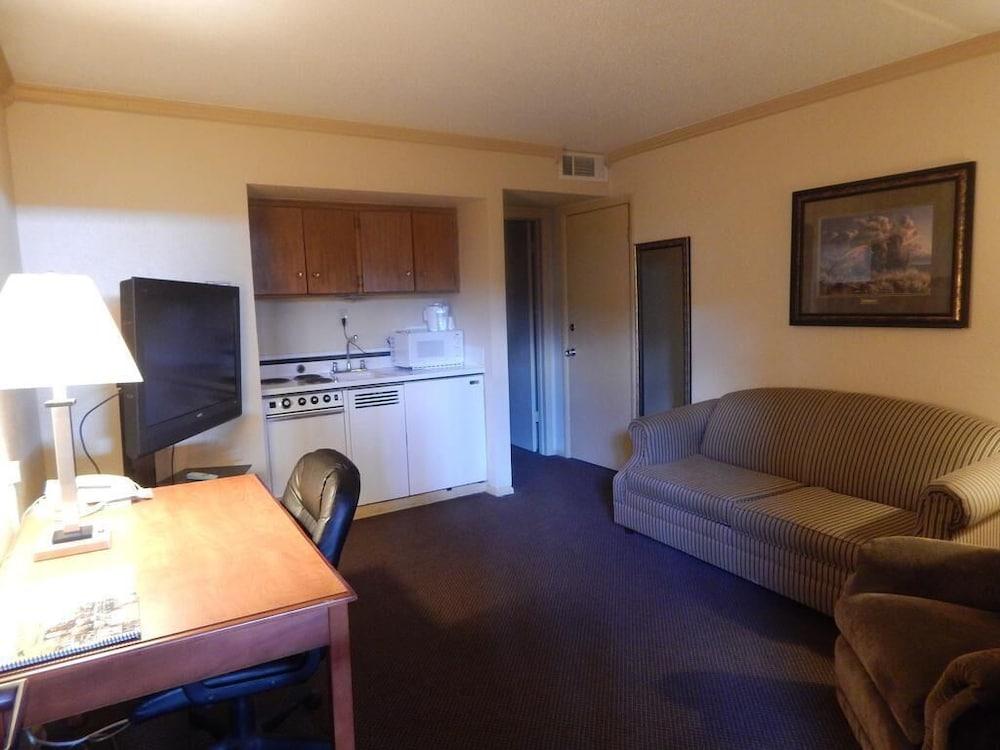 Quality Inn Чикаша Екстериор снимка