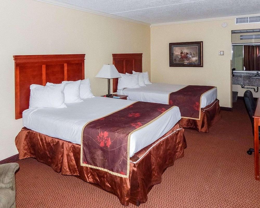 Quality Inn Чикаша Екстериор снимка