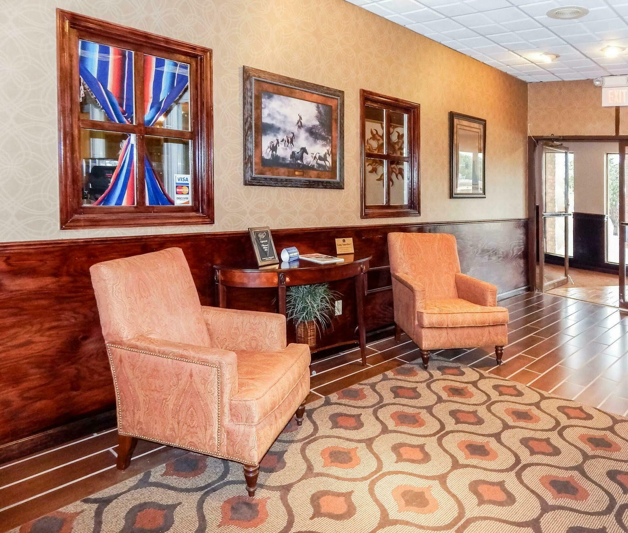 Quality Inn Чикаша Екстериор снимка