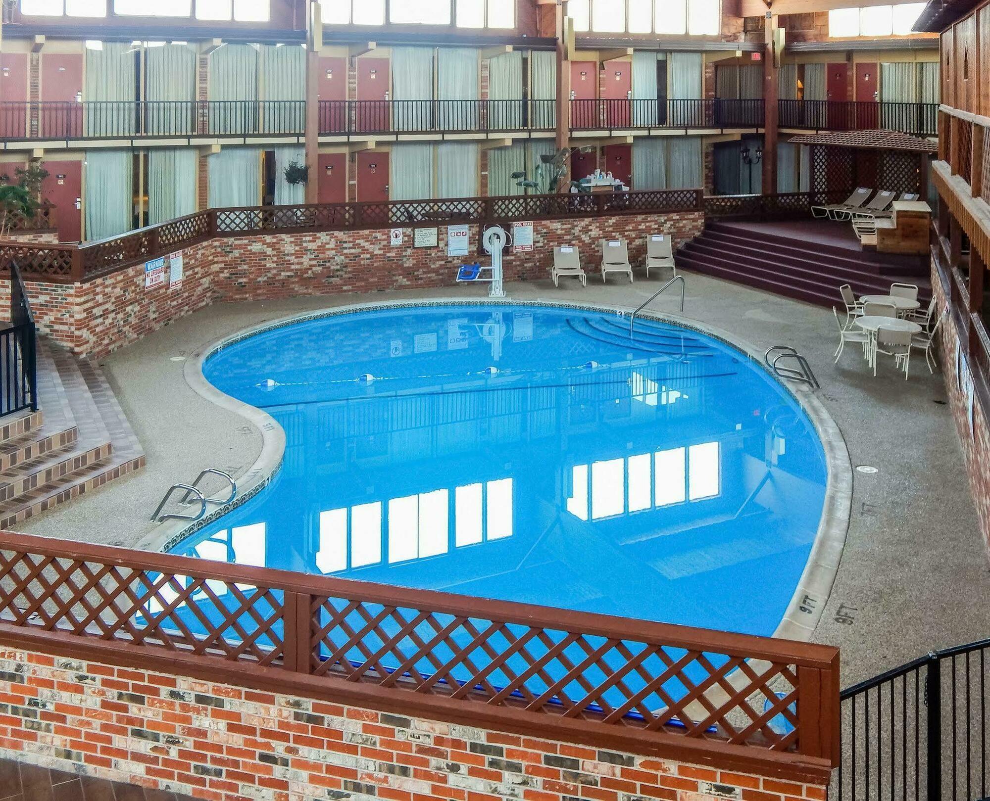 Quality Inn Чикаша Екстериор снимка